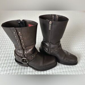 ARLEY DAVIDSON ‘Auburn’ Black Harness Boots Light Used US 8
Nicely broken in.